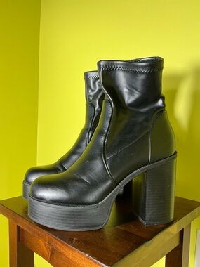 90s Y2K Black leather platform boots